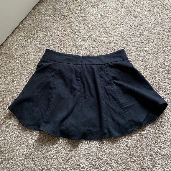 Brandy Melville Skirt - Picture 2 of 2